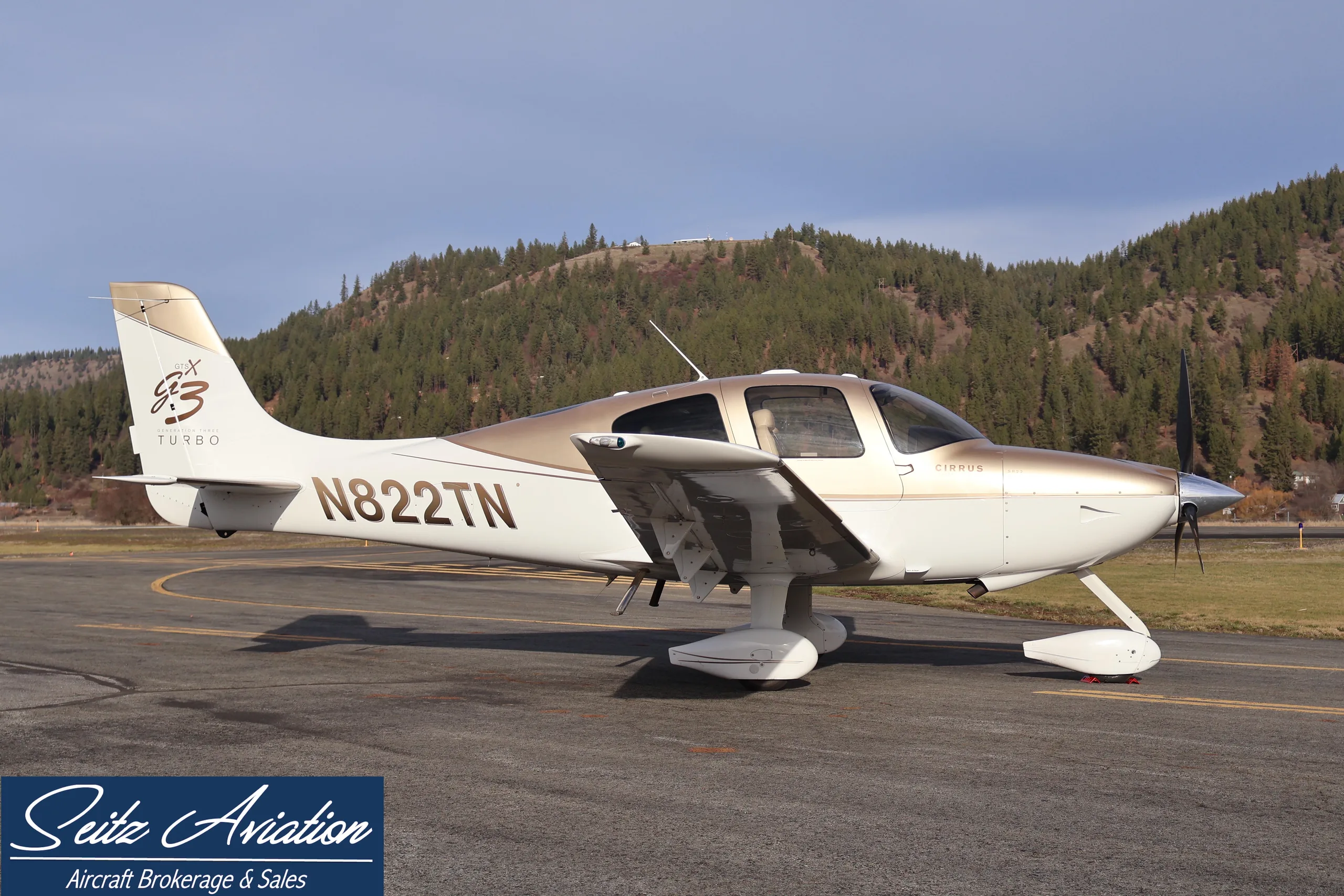 Exterior view of a 2008 Cirrus SR22 TN G3.