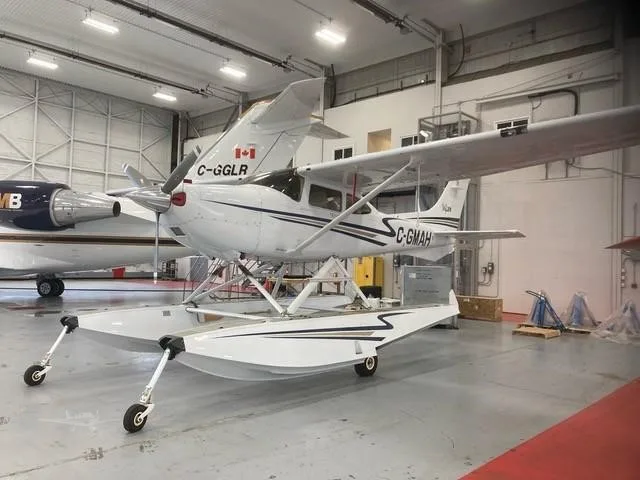 Exterior view of a 2002 CESSNA 182T SKYLANE, C-GMAH.