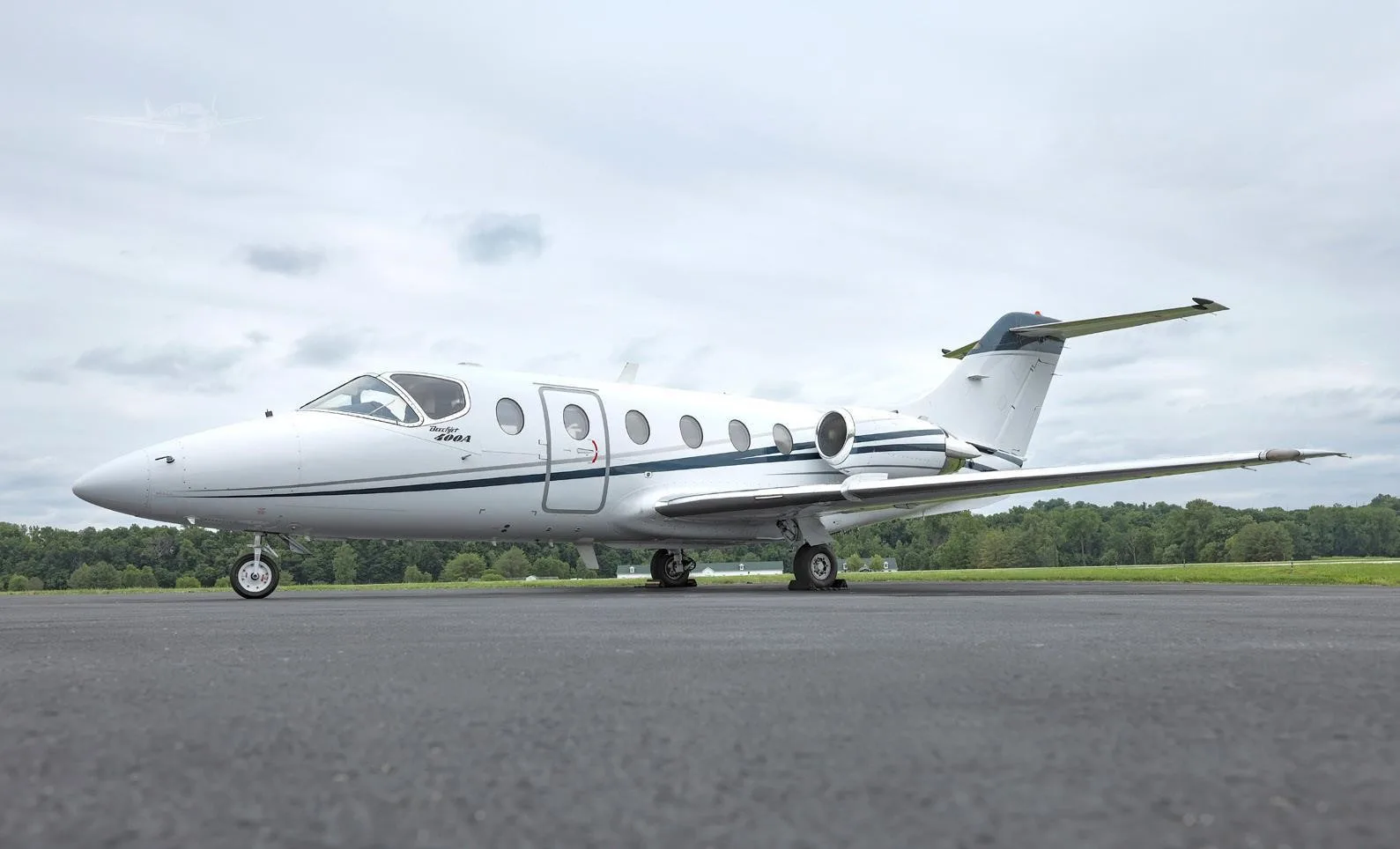 Exterior view of a 2000 BEECHCRAFT BEECHJET 400A, N977MX.
