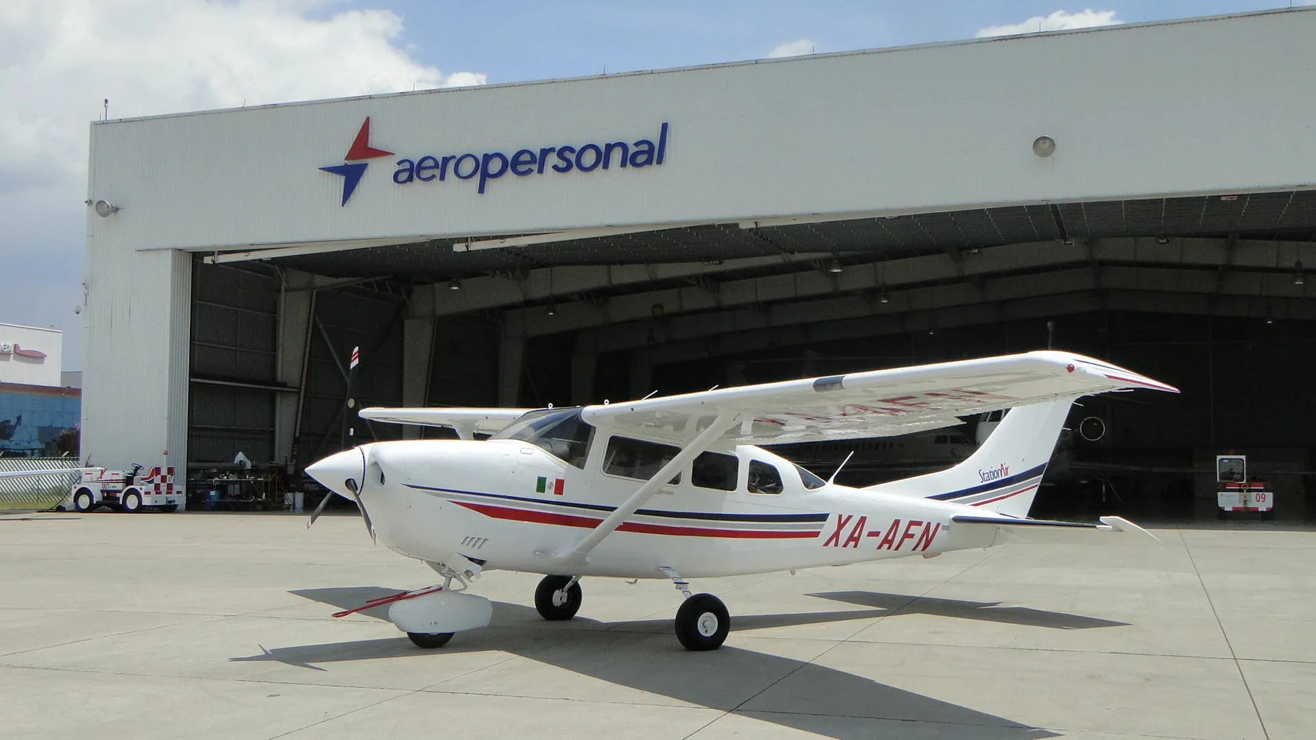 Specification or layout diagram for a 2001 Cessna 206H.