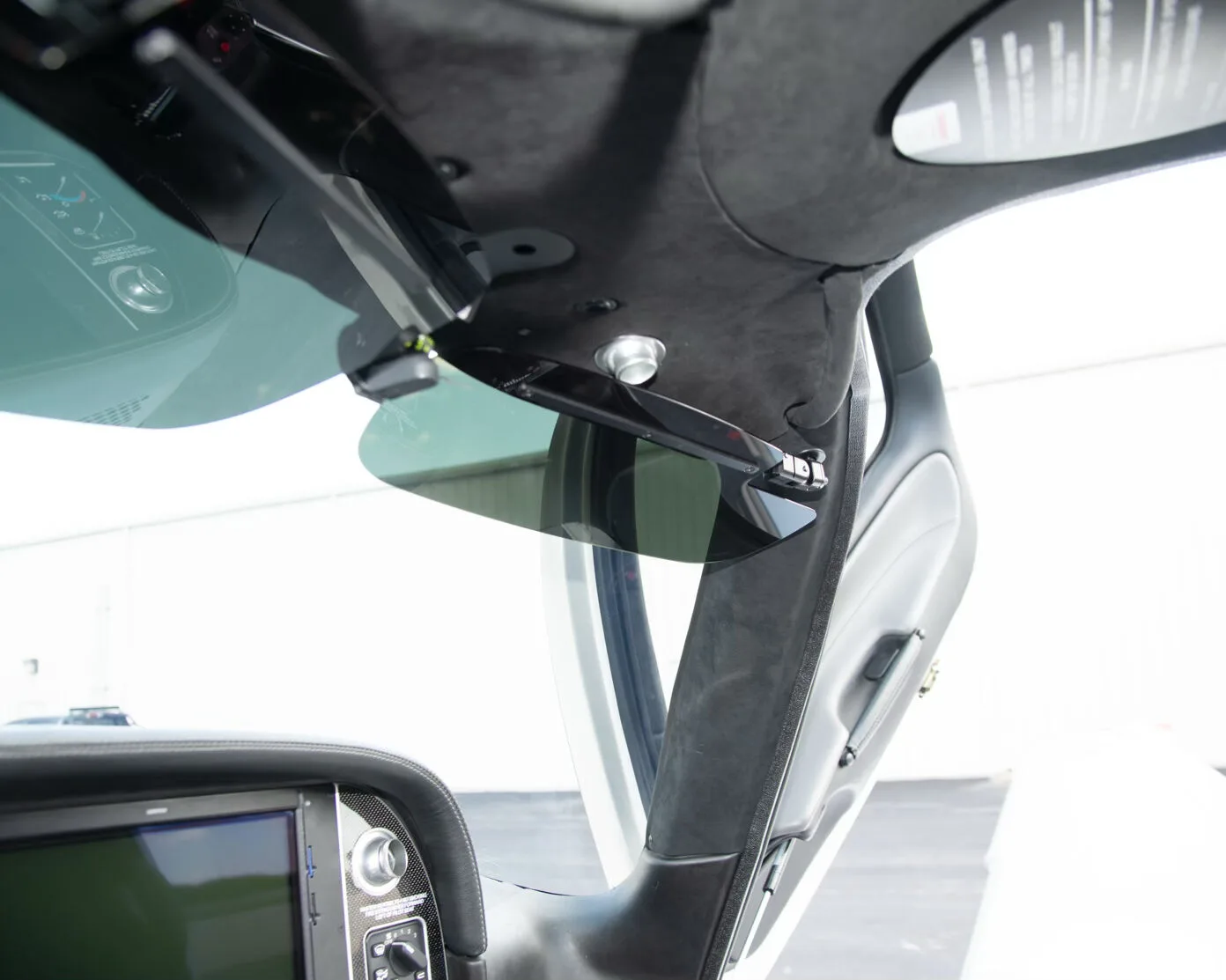 Cockpit and instrument panel of a 2015 Cirrus SR22-G5 TURBO.