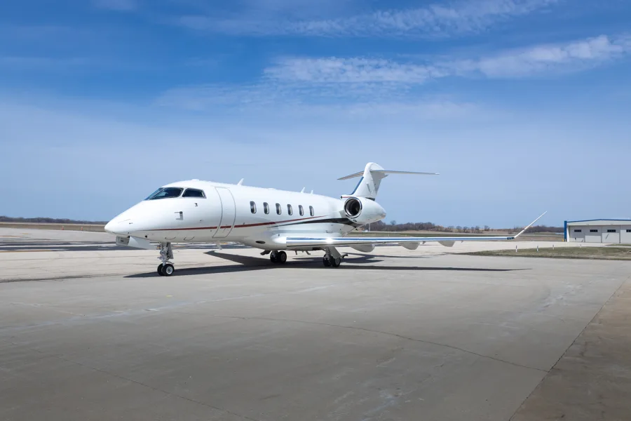 Exterior view of a 2017 Bombardier CHALLENGER 350 SN20683.