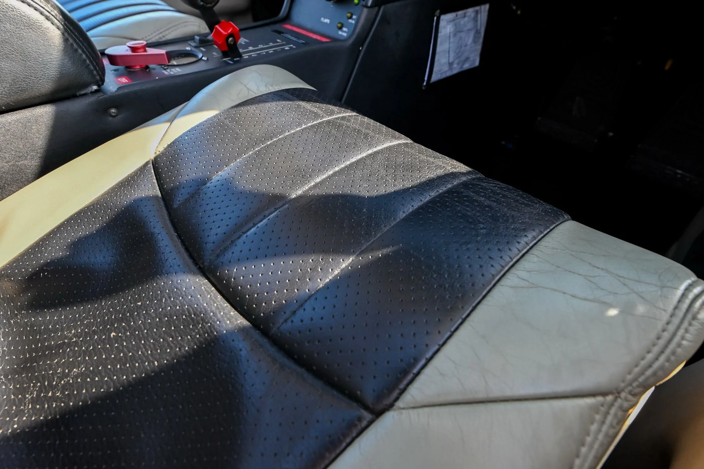 Cabin interior of a 2007 Cirrus SR20-G3.