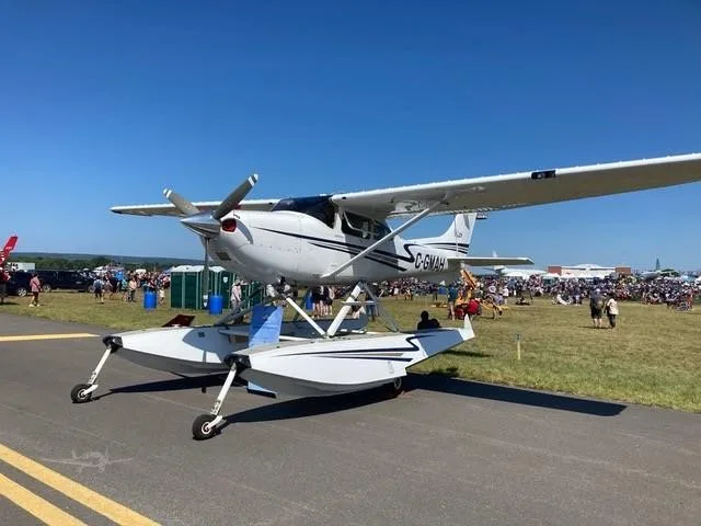 Exterior view of a 2002 CESSNA 182T SKYLANE, C-GMAH.