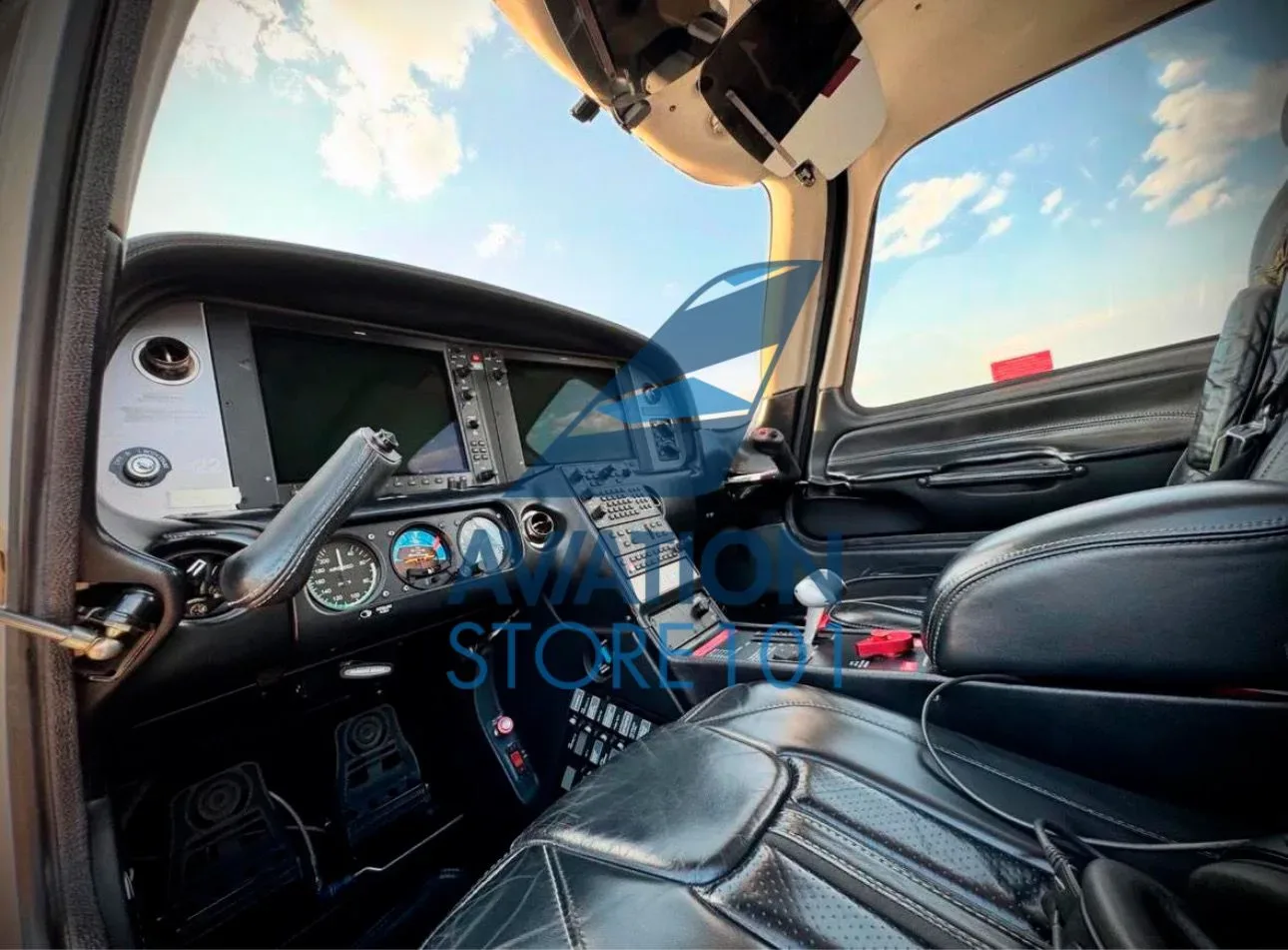 Cockpit and instrument panel of a 2014 Cirrus SR22.