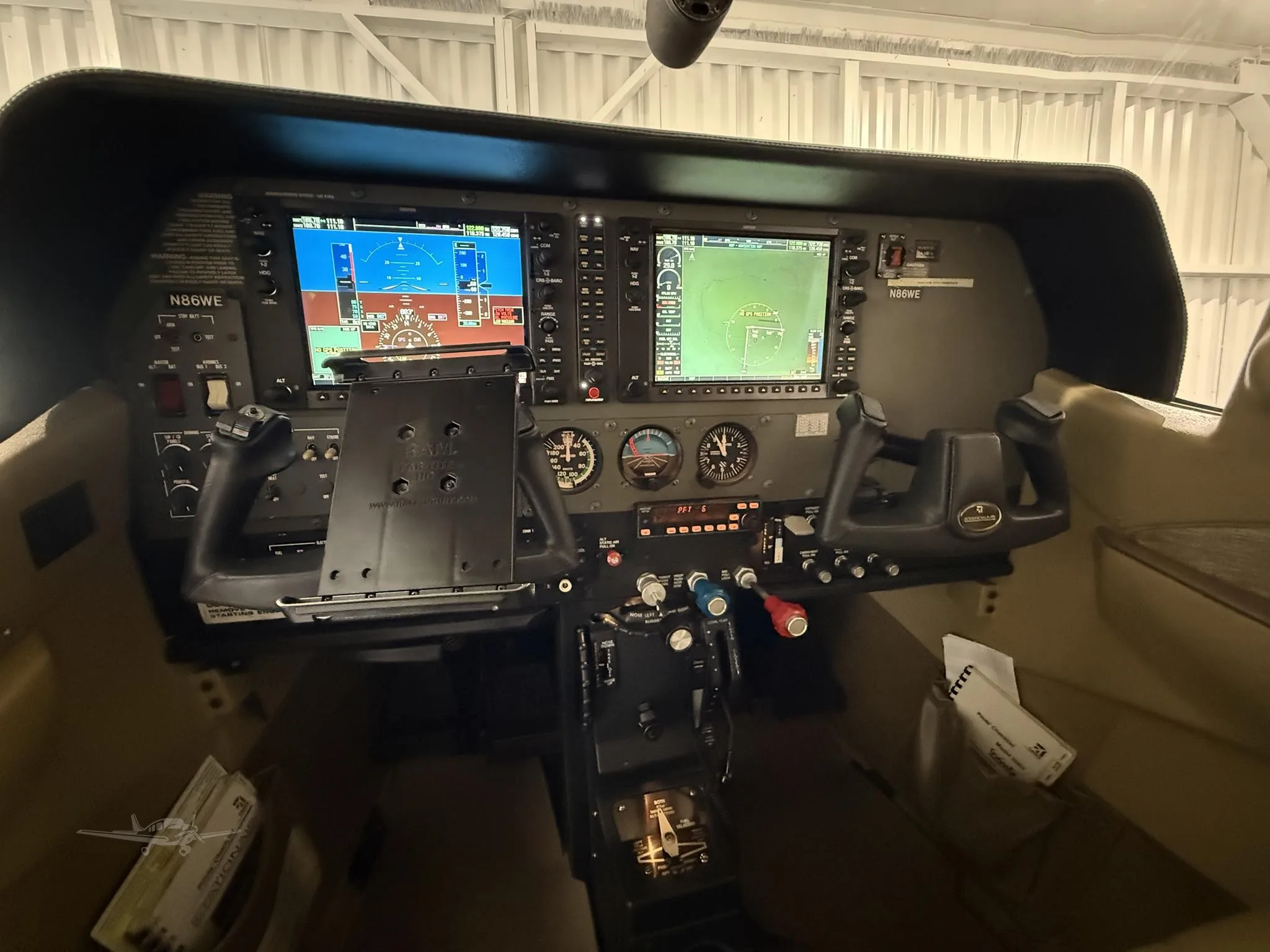 Cockpit and instrument panel of a 2005 CESSNA 206H STATIONAIR.