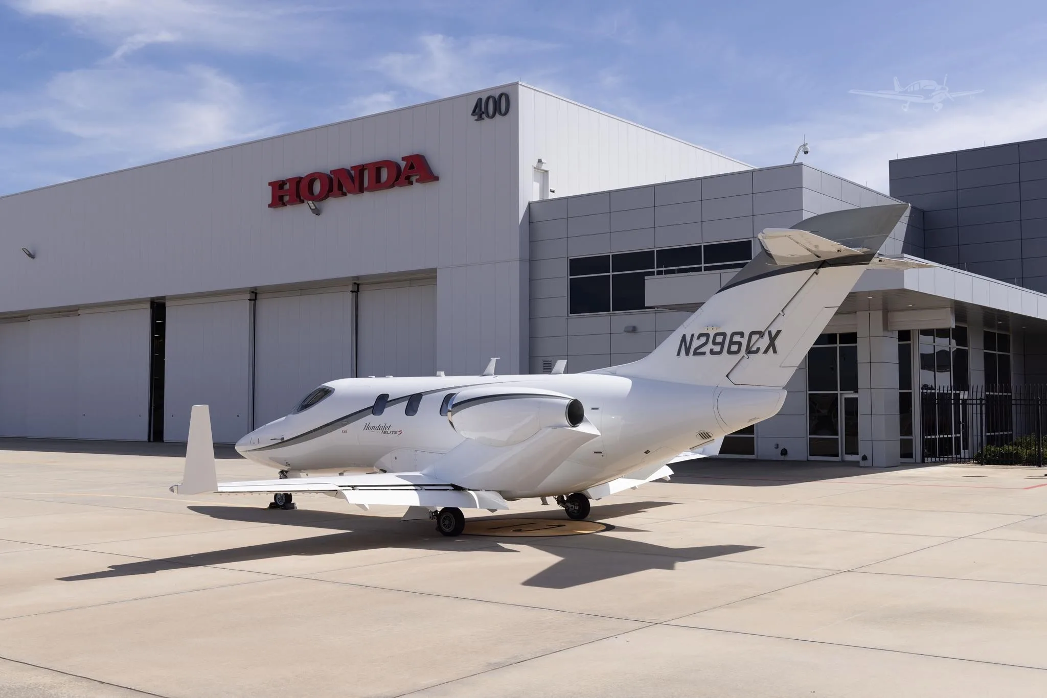 Exterior view of a 2022 HONDA JET ELITE S, N296CX.