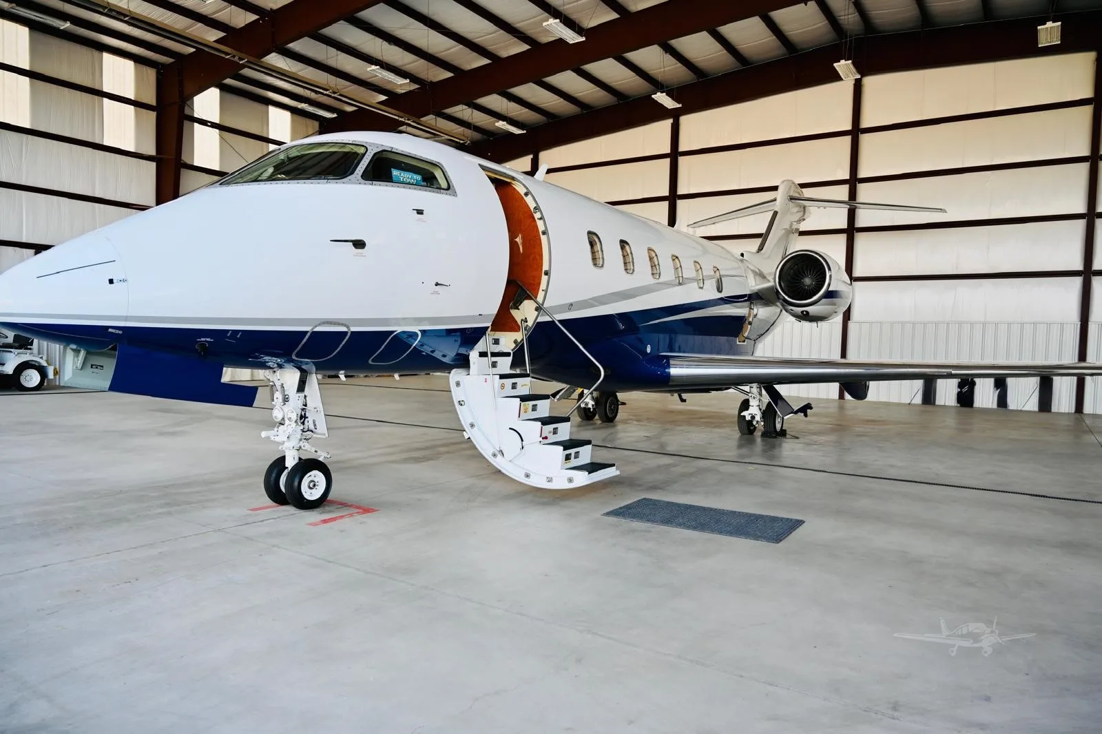 Cabin interior of a 2007 BOMBARDIER CHALLENGER 300.