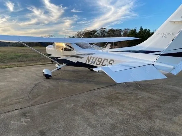Exterior view of a 2011 Cessna Turbo 182T, N119CS.