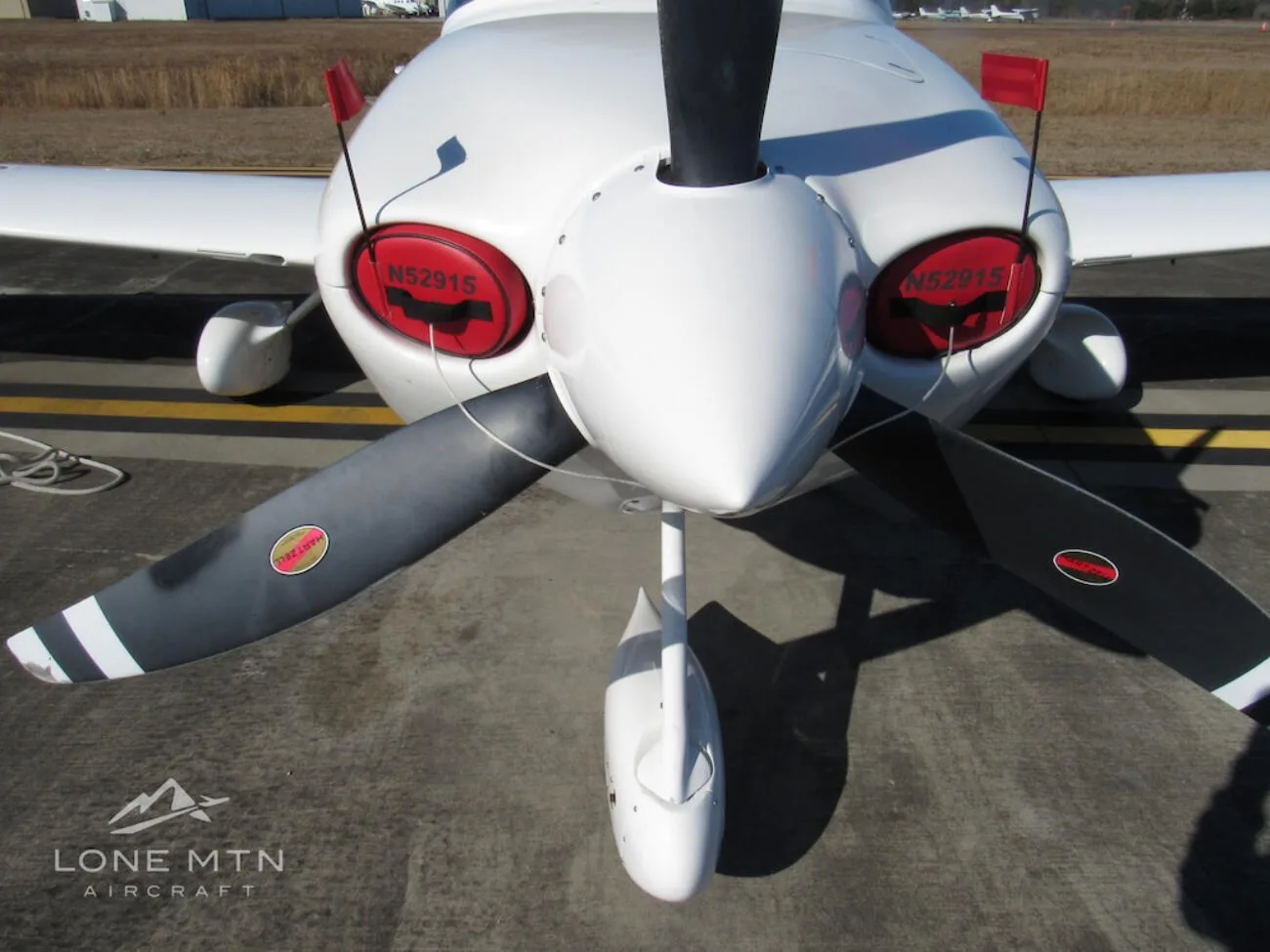Exterior view of a 2004 Cirrus SR20 G1.