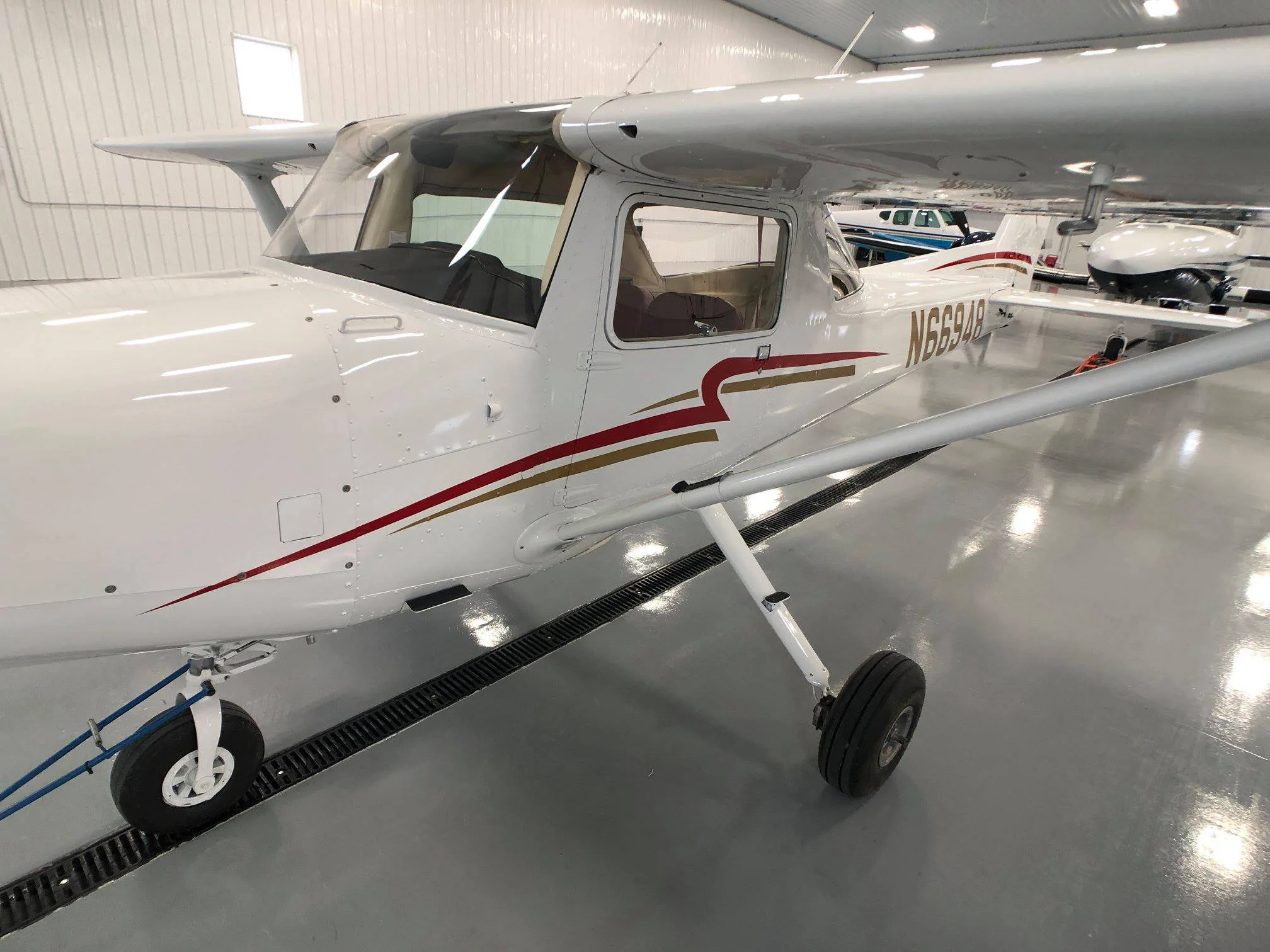 Exterior view of a 1978 Cessna 152 - Elite Air Service.