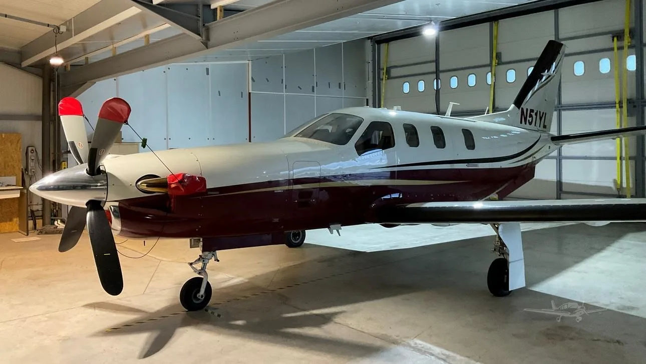 Exterior view of a 2005 DAHER TBM 700C2, N51YL.