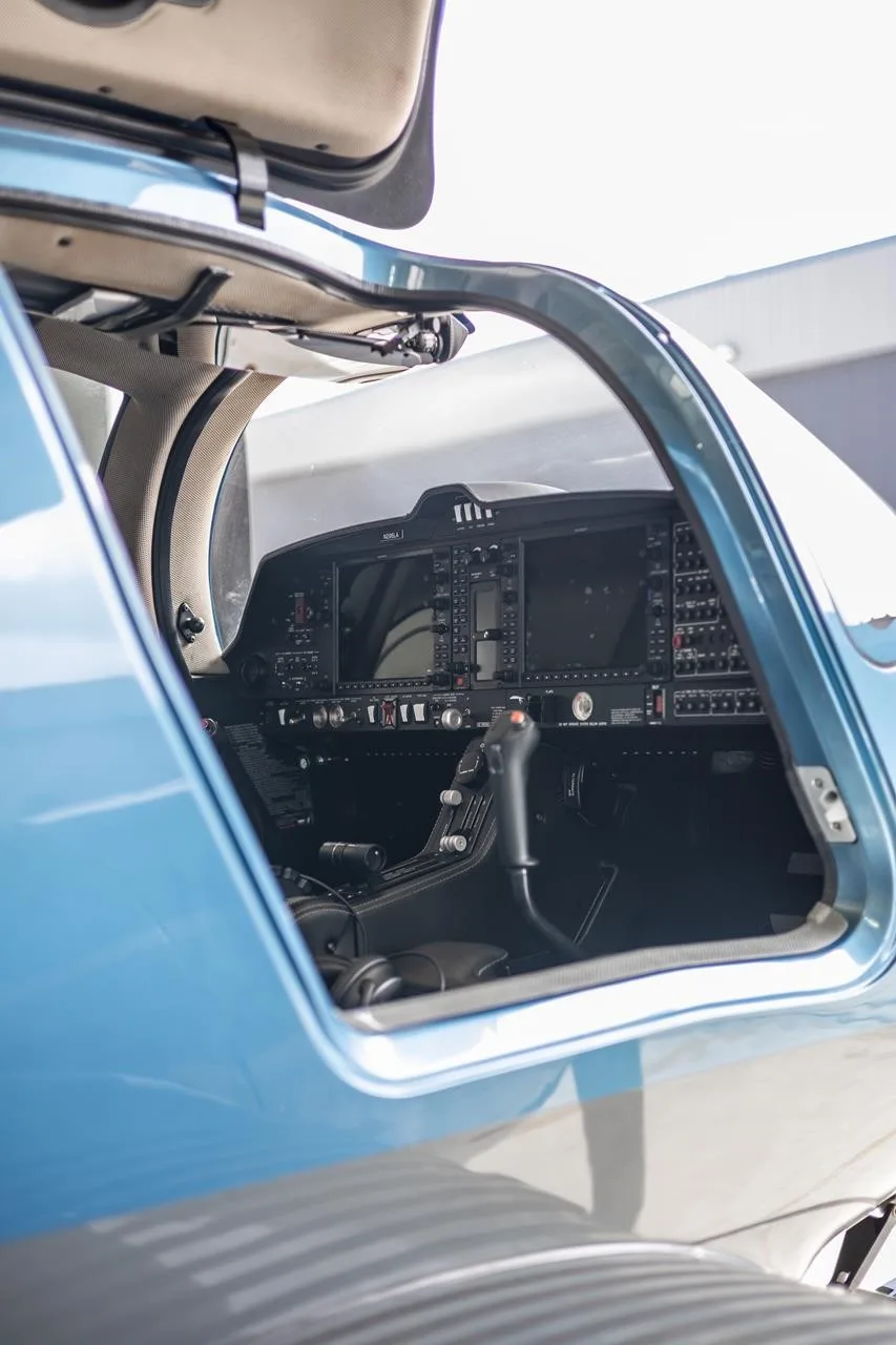 Cockpit and instrument panel of a 2019 DIAMOND DA62.