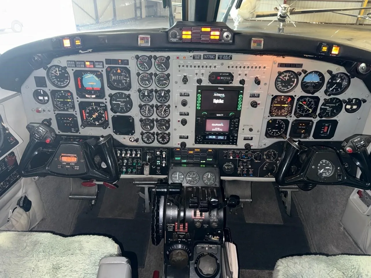 Cockpit and instrument panel of a 1980 BEECHCRAFT KING AIR 200.
