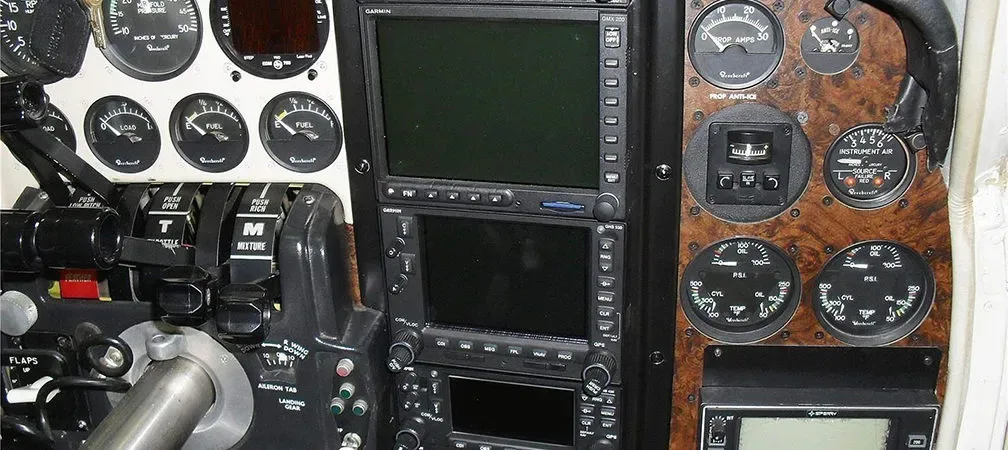 Avionics suite of a 1980 Beechcraft B55 BARON.