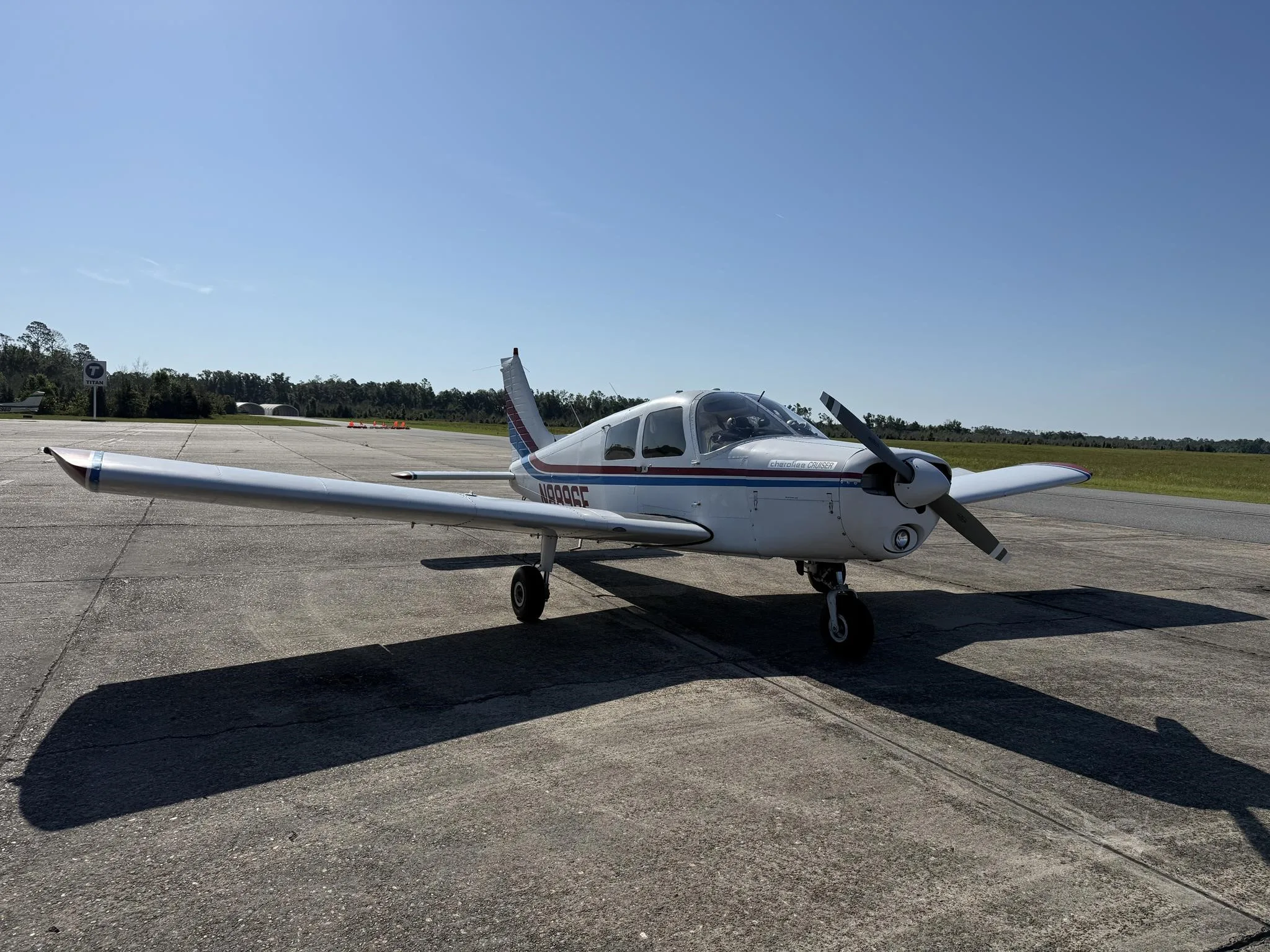 Exterior view of a 1976 PIPER CHEROKEE 140, N833WT.