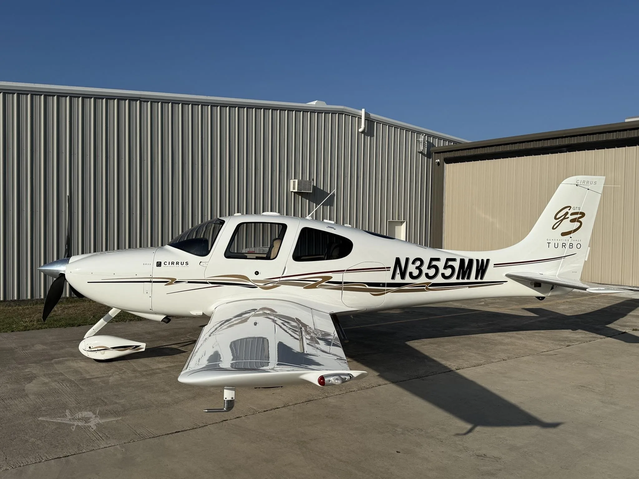 Exterior view of a 2007 CIRRUS SR22-G3 TURBO, N355MW.