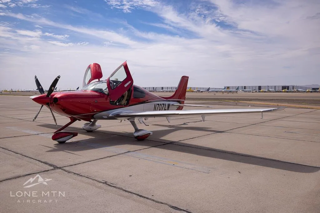 Exterior view of a 2024 Cirrus SR22T G7.