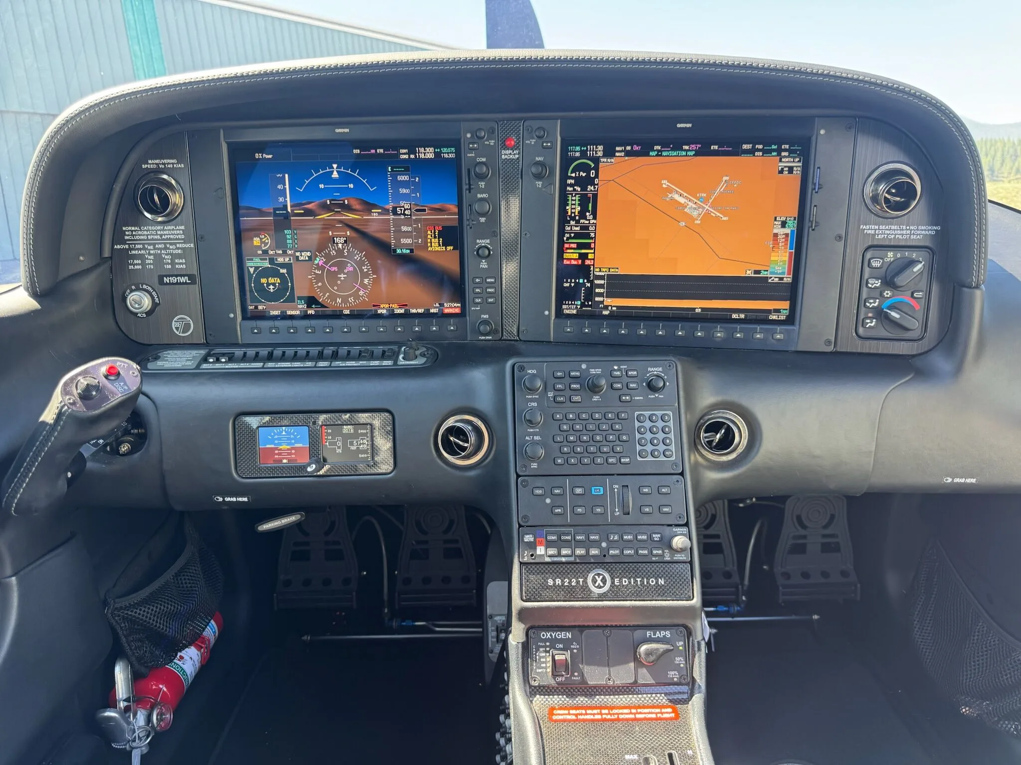 Avionics suite of a 2015 Cirrus SR22-G5 TURBO.