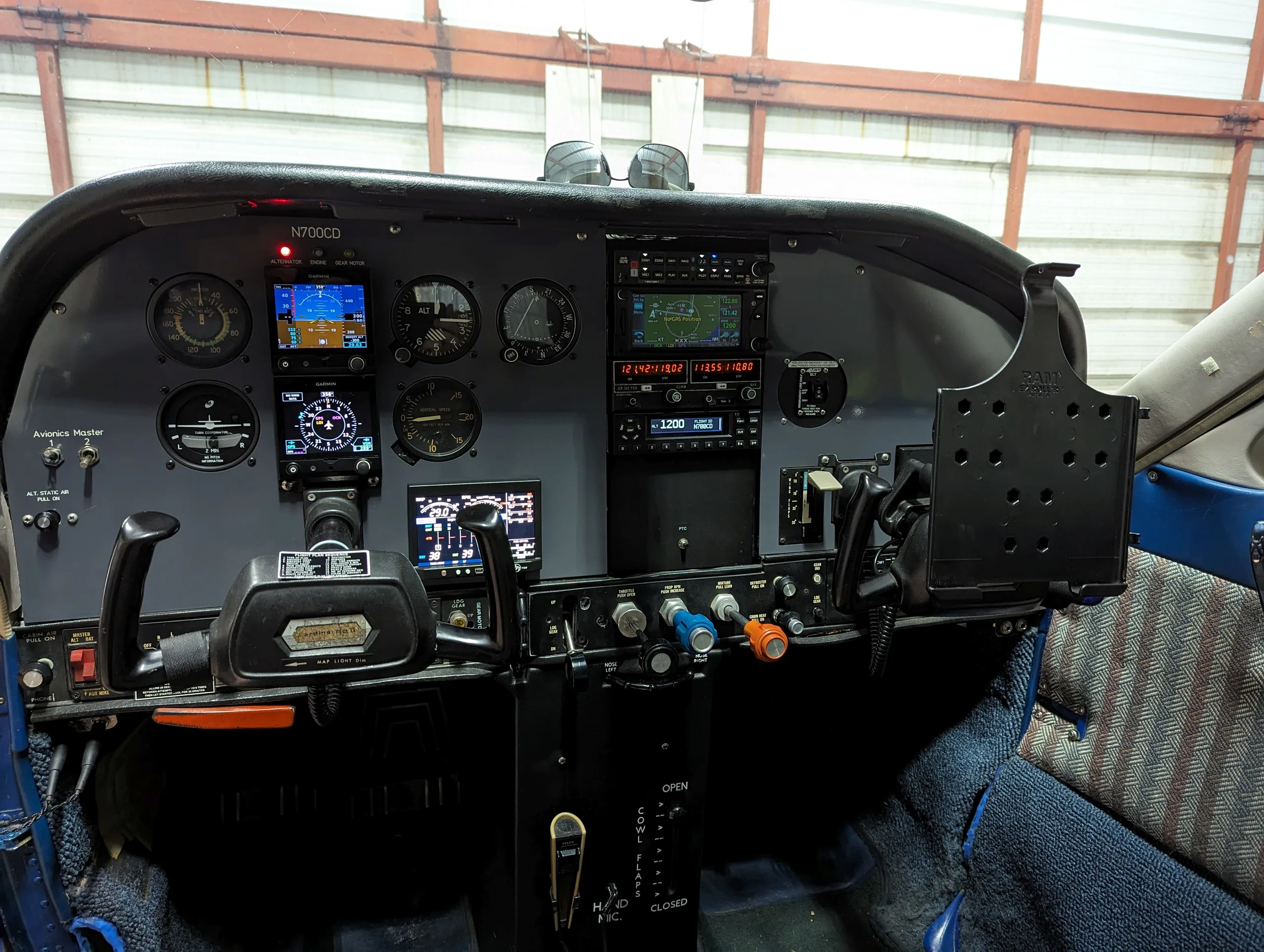 Cockpit and instrument panel of a 1976.