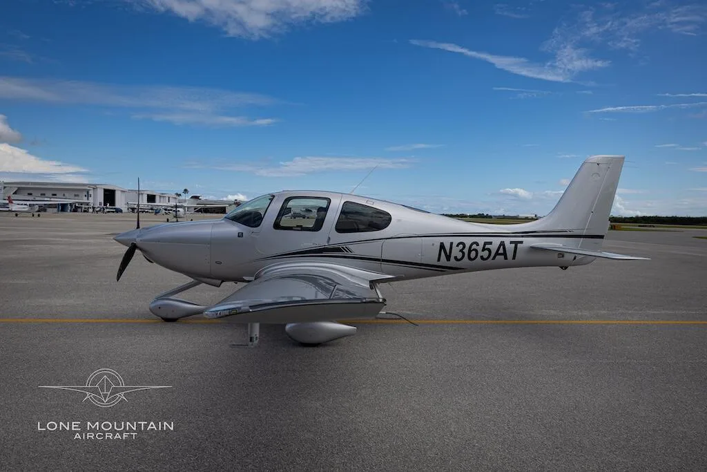 Exterior view of a 2023 Cirrus SR20 G6.