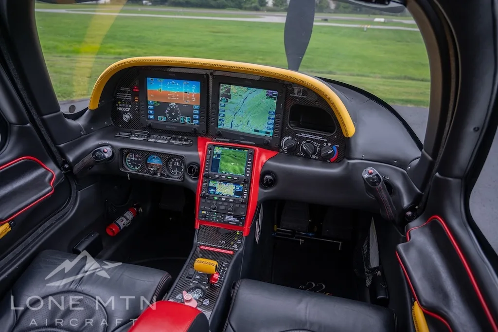 Cockpit and instrument panel of a 2006 Cirrus SR22 G2.
