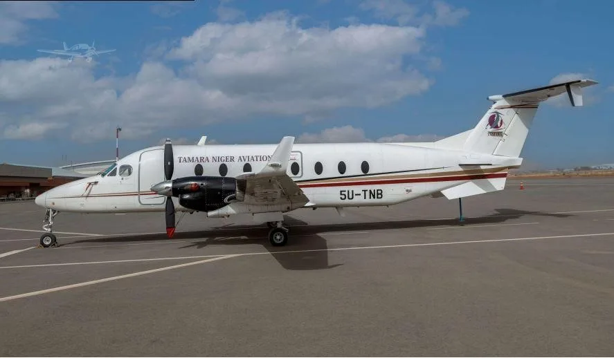 Exterior view of a 1996 BEECHCRAFT 1900D, N129EM.