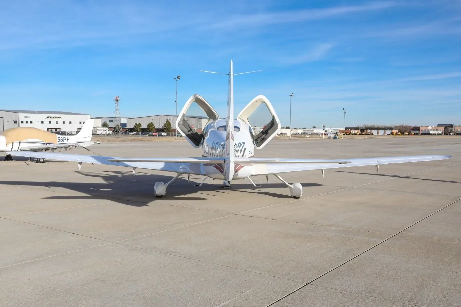 Exterior view of a 2002 Cirrus SR20, N501DF.