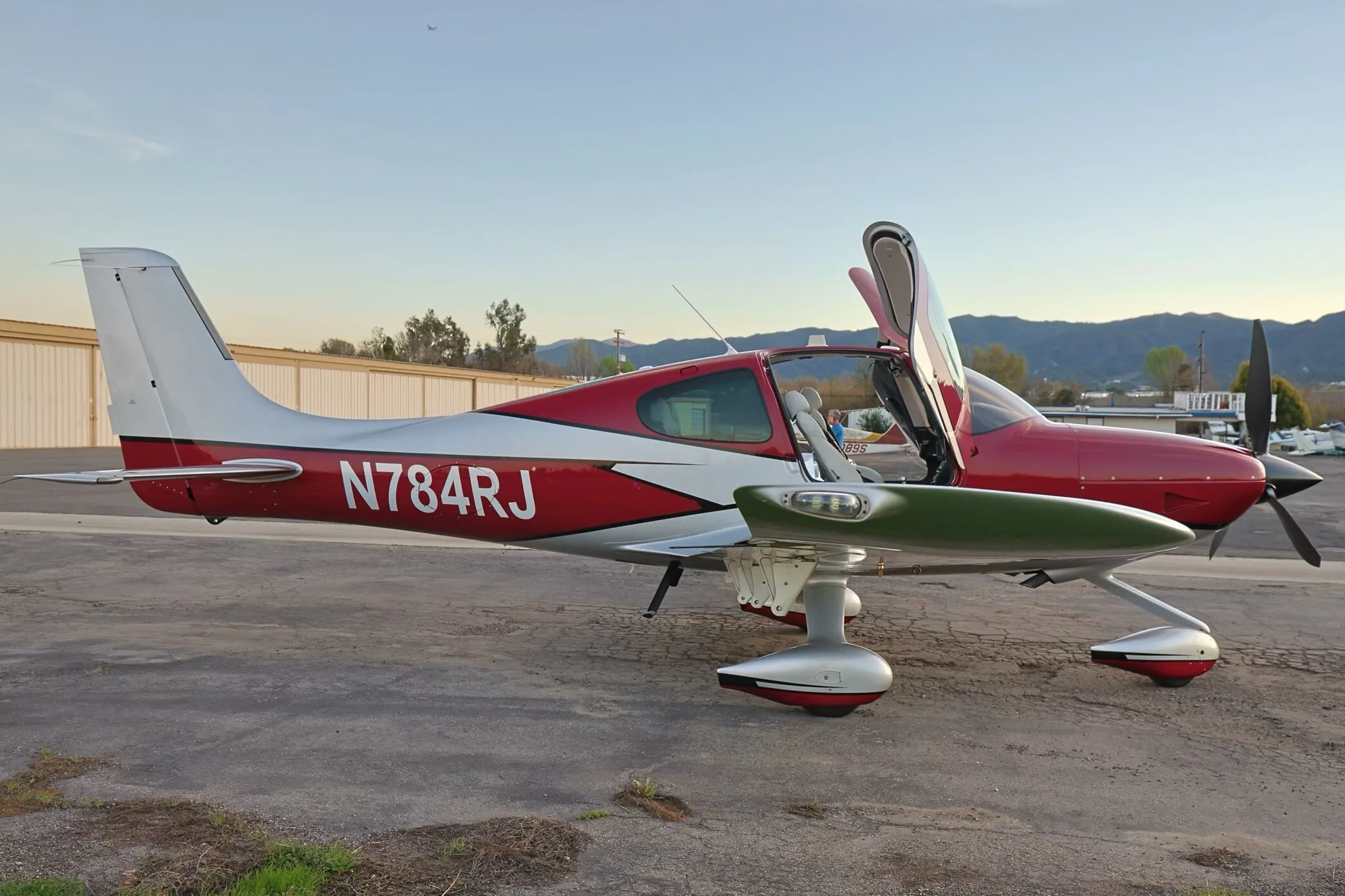 Marketing image of a 2014 Cirrus SR22-G5 Turbo.