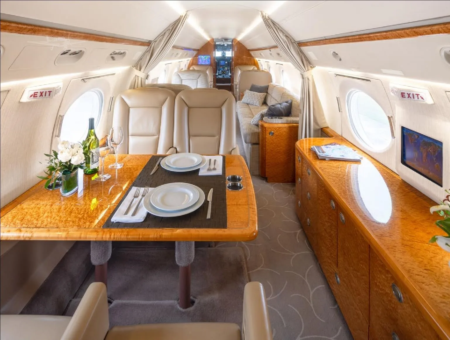 Cabin interior of a 2002 GULFSTREAM GIVSP.