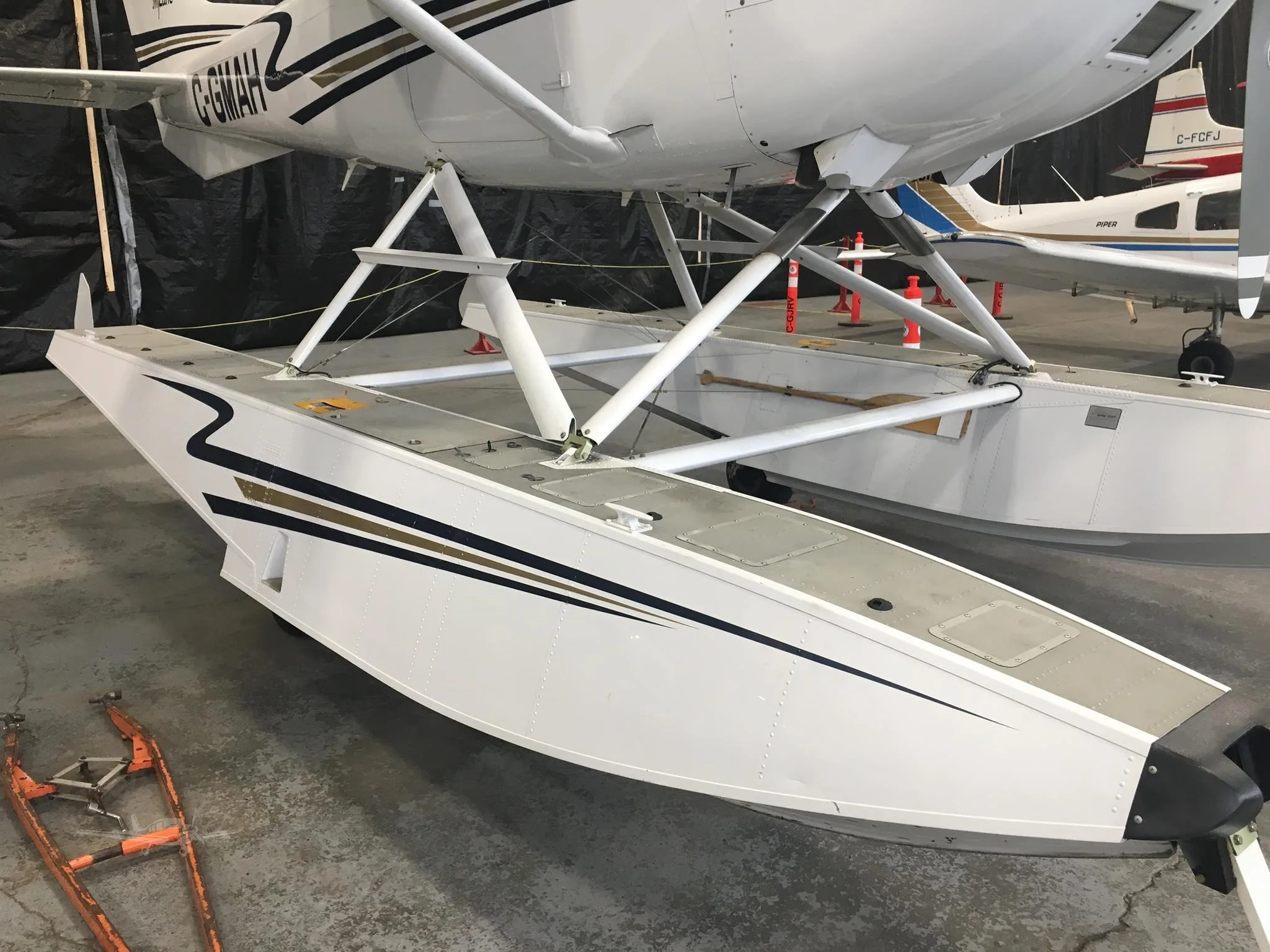 Exterior view of a 2002 CESSNA 182T SKYLANE, C-GMAH.
