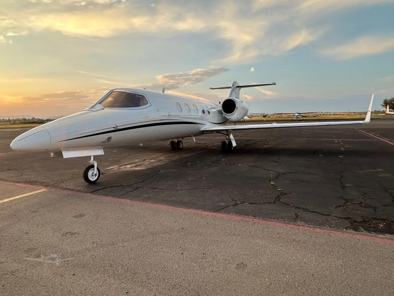 Exterior view of a 1996 LEARJET 31A.