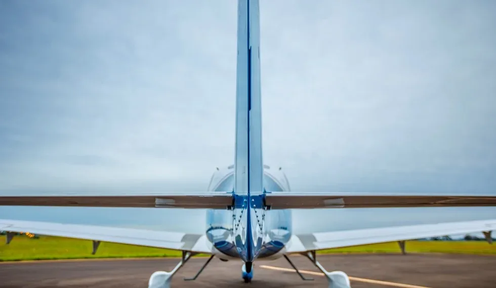 Exterior view of a 2013 Cirrus SR22 G5-Grand- Ano 2013.