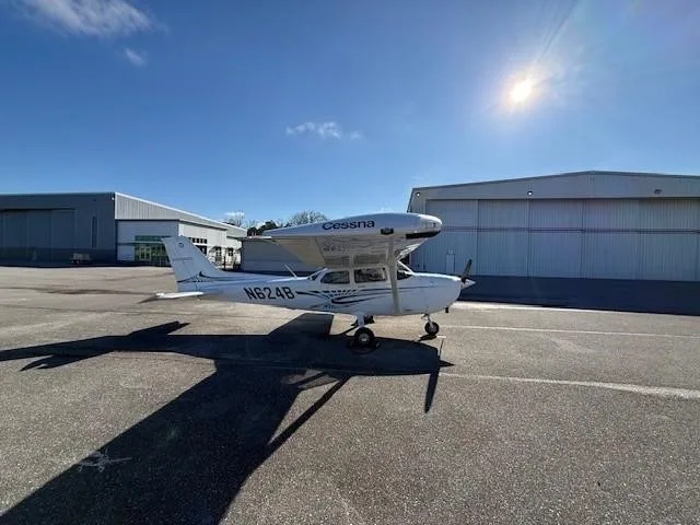 Exterior view of a 2025 CESSNA 172S SKYHAWK SP, N624B.