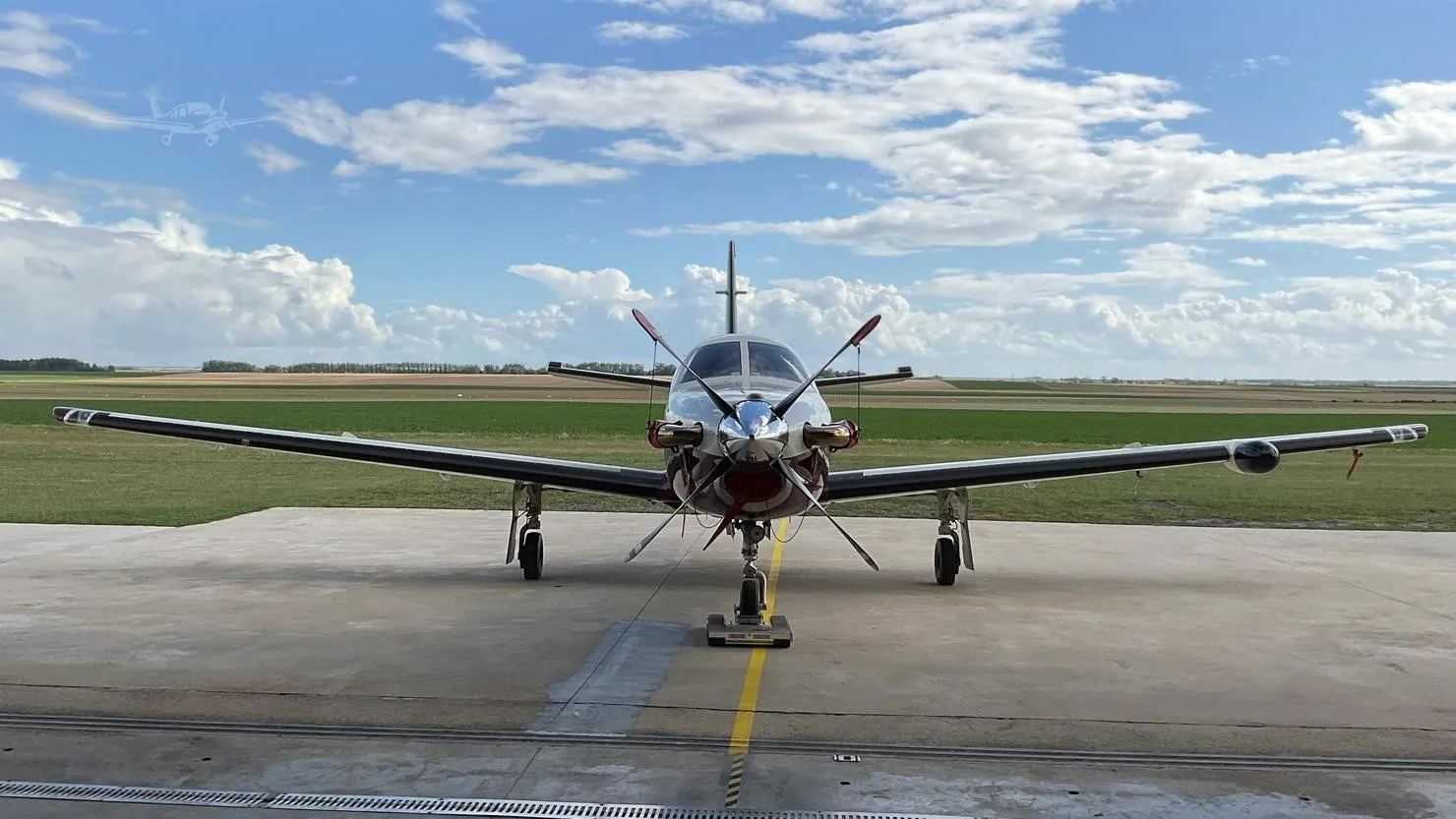 Exterior view of a 2005 DAHER TBM 700C2, N51YL.