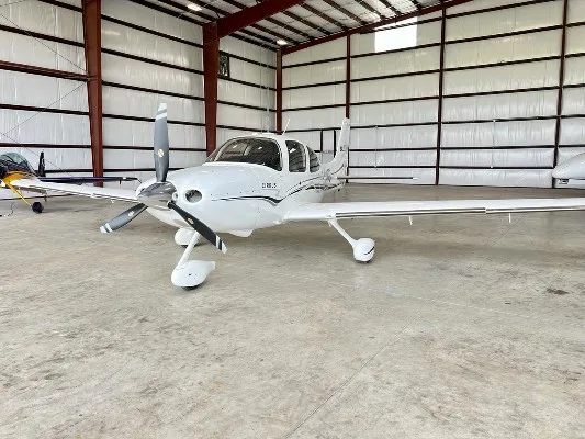 Exterior view of a 2005 Cirrus SR22-G2, N248G.