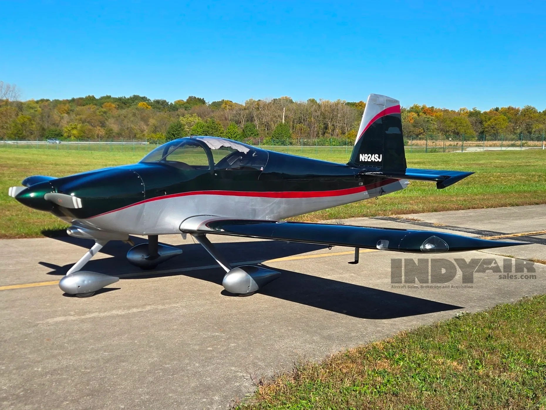 Exterior view of a Van's RV9A, N924SJ.