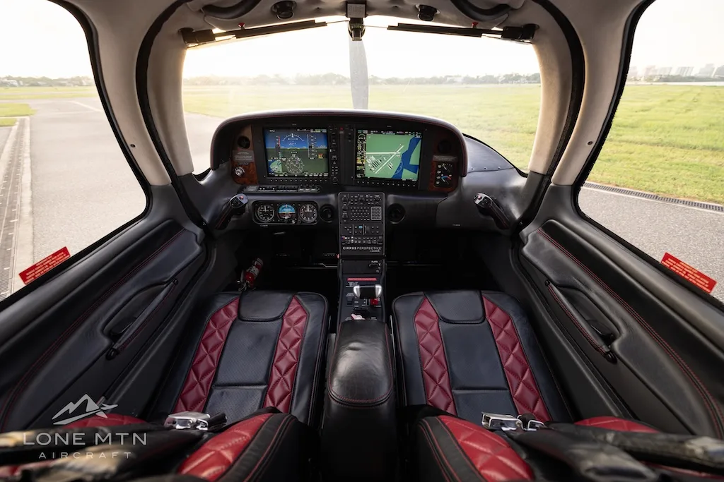 Cabin interior of a 2008 Cirrus SR22 G3.