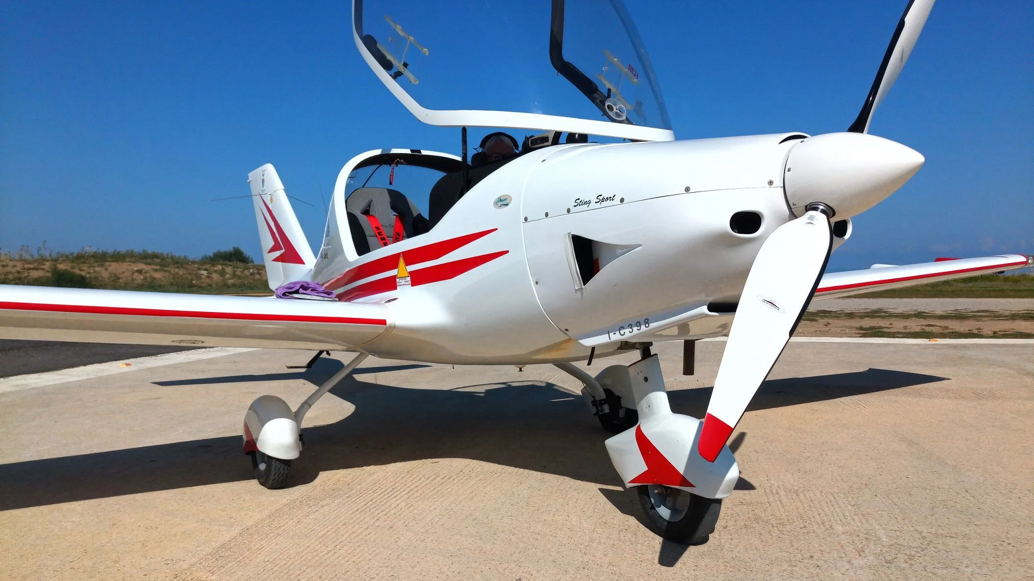 Exterior view of a 2007 TL Ultralight TL 2000 Sting S4.