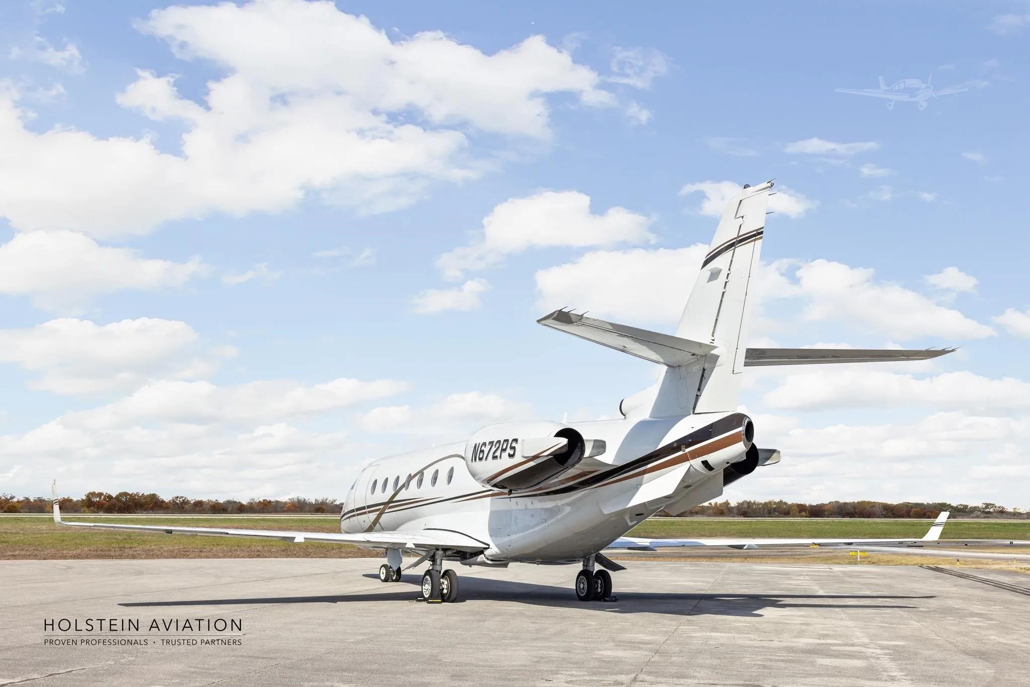 Exterior view of a 2000 GULFSTREAM G200, N672PS.