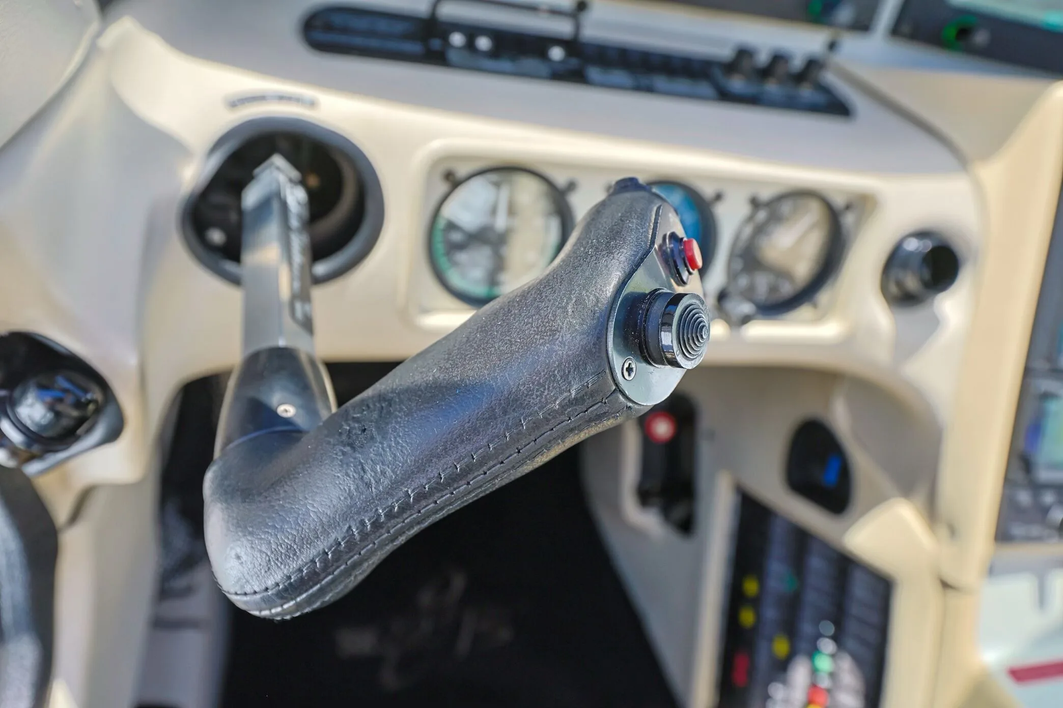 Engine detail of a 2006 Cirrus SR22-G2 GTS.
