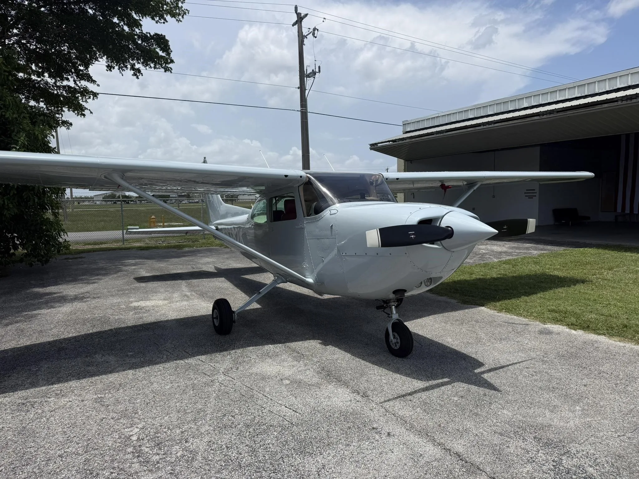 Exterior view of a 1977 CESSNA R172 HAWK XP, N6382K.