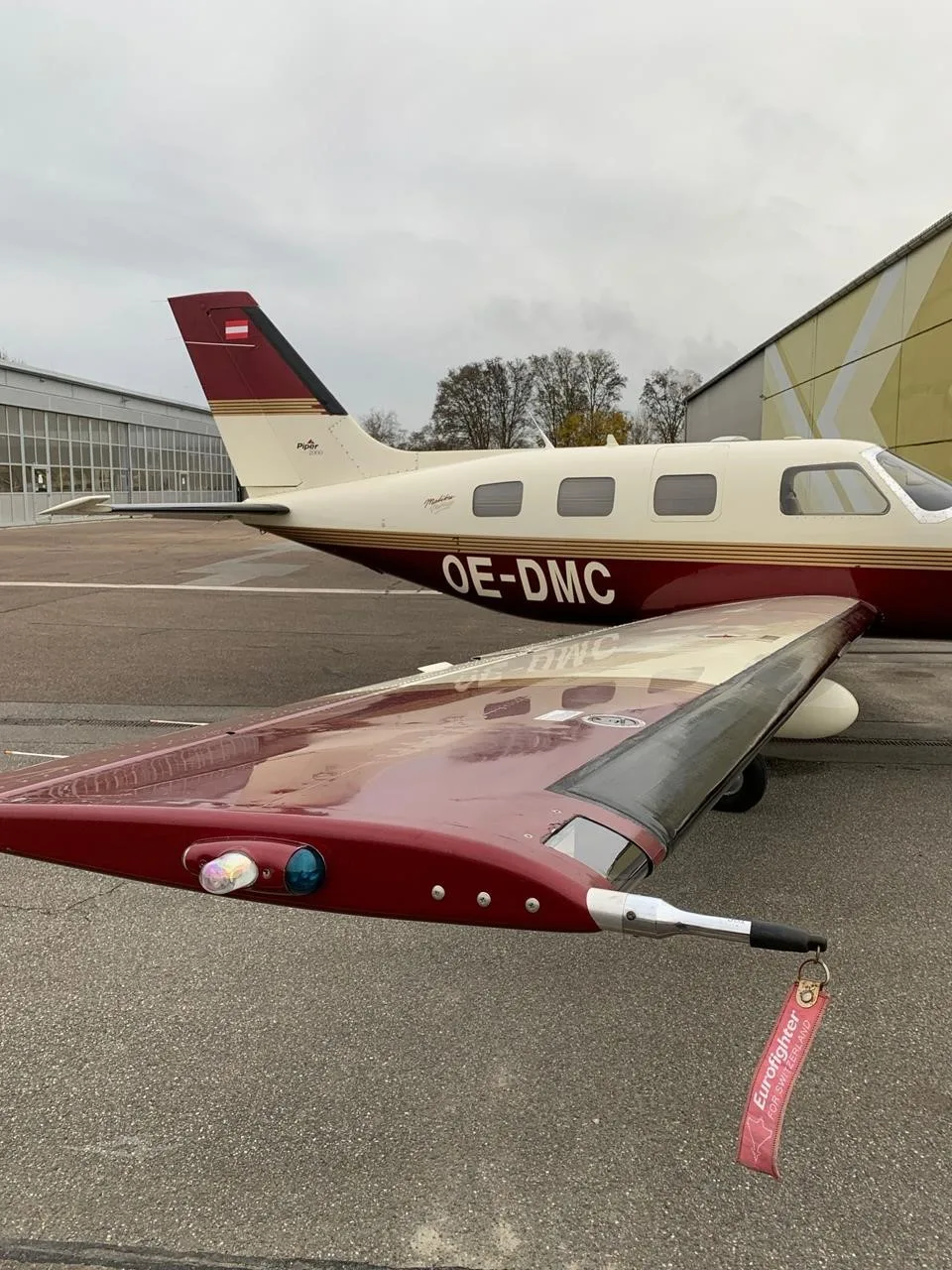 Exterior view of a 2000 PIPER JETPROP, OE-DMC.