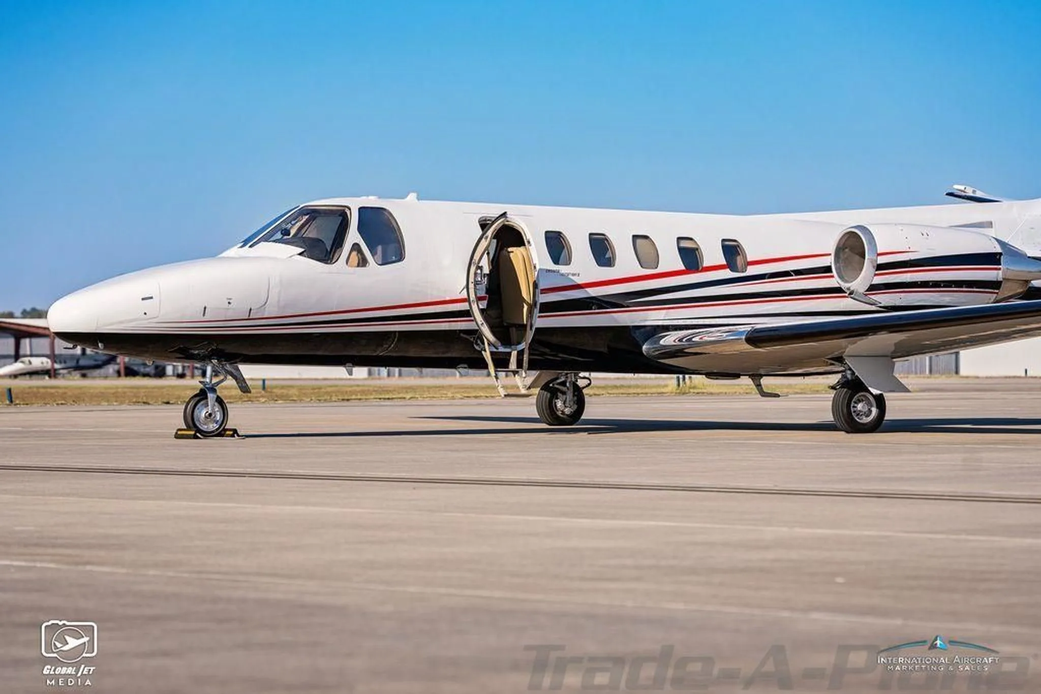 Exterior view of a 1992 CESSNA CITATION II, N696VP.