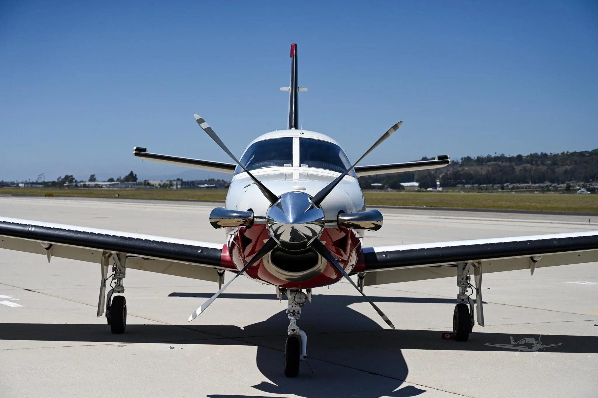 Exterior view of a 2002 DAHER TBM 700B, N213RE.