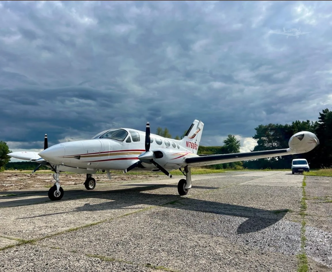 Exterior view of a 1976 CESSNA 414, N760RM.
