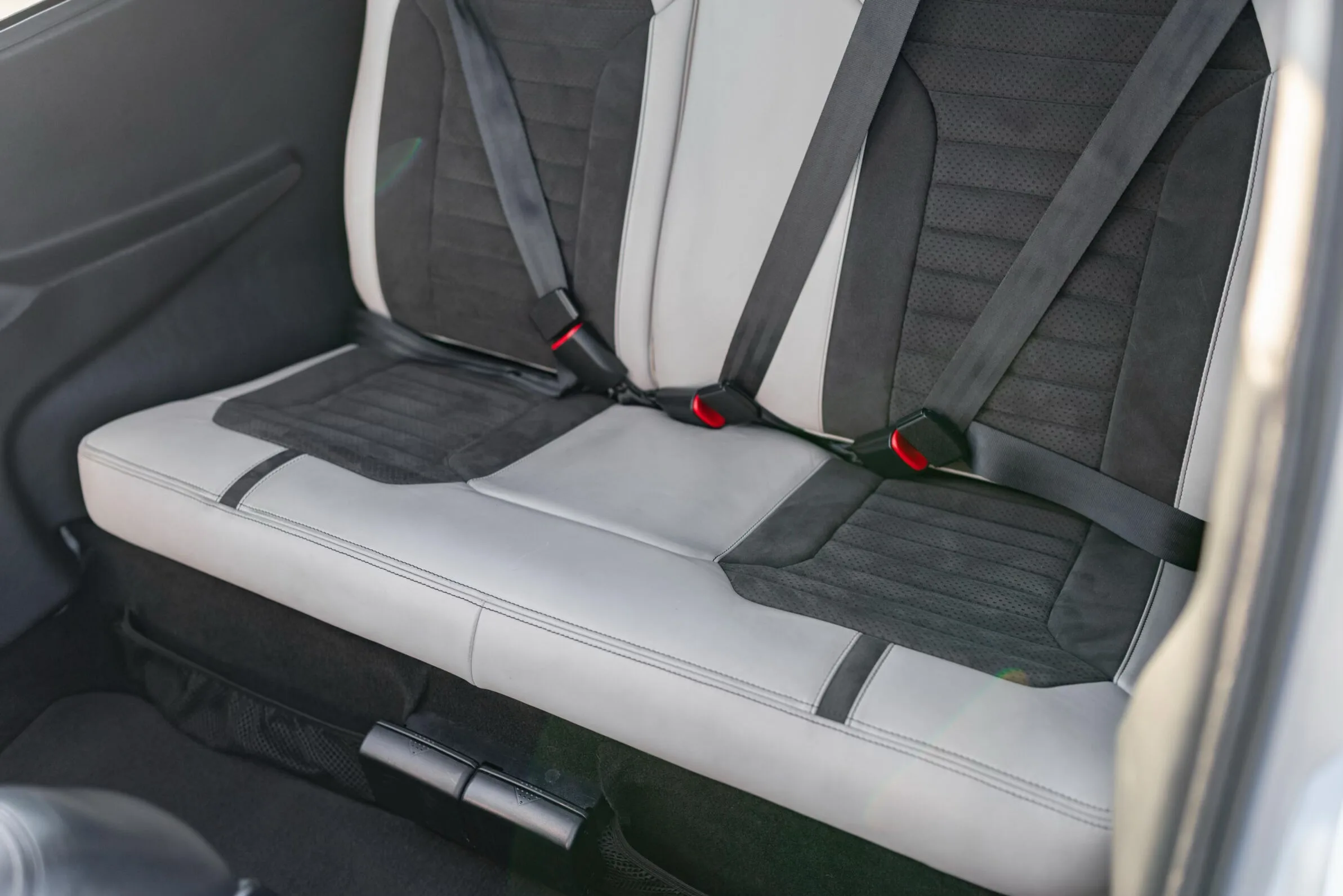 Cabin interior of a 2019 Cirrus SR22-G6 GTS.