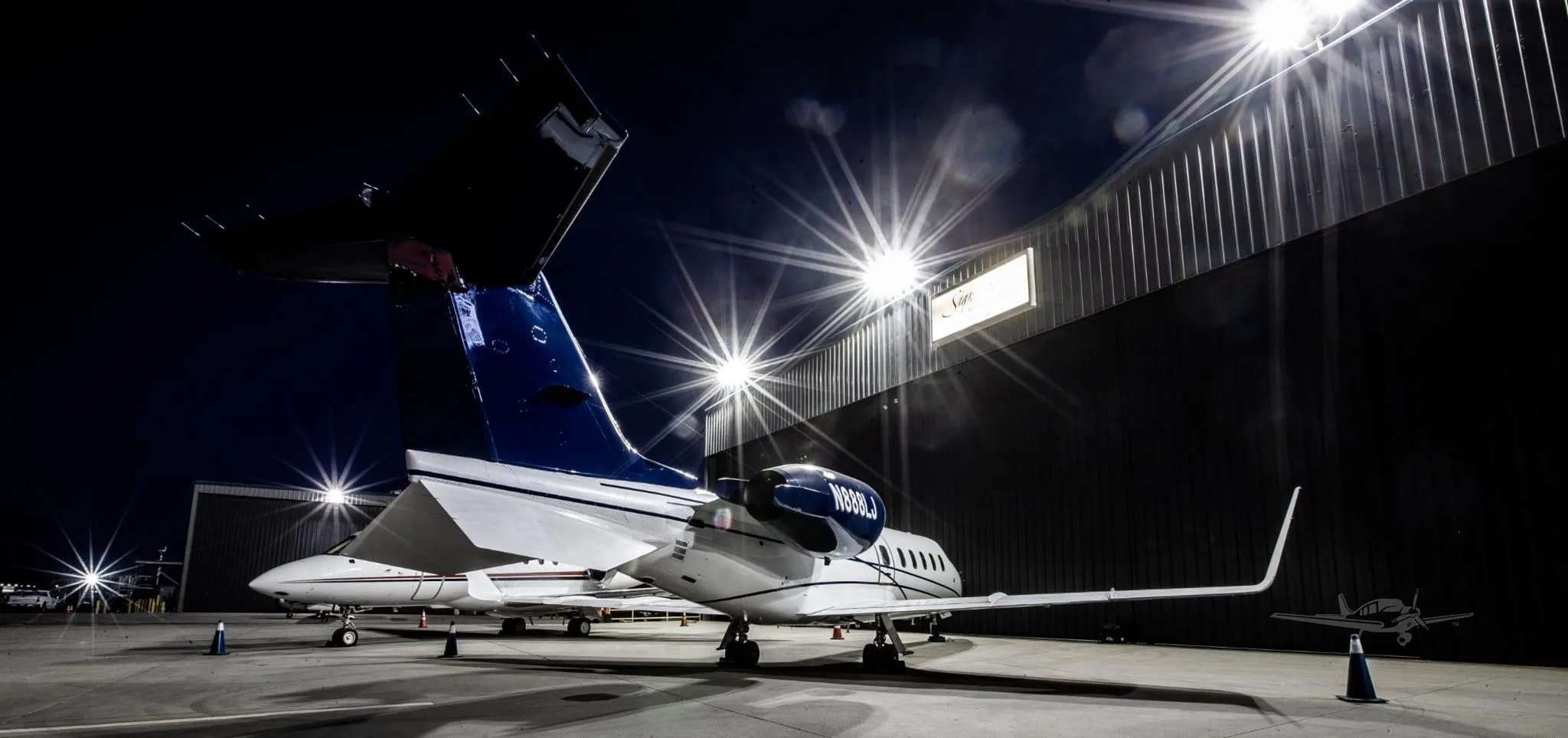 Exterior view of a 2001 LEARJET 60, N888LJ.