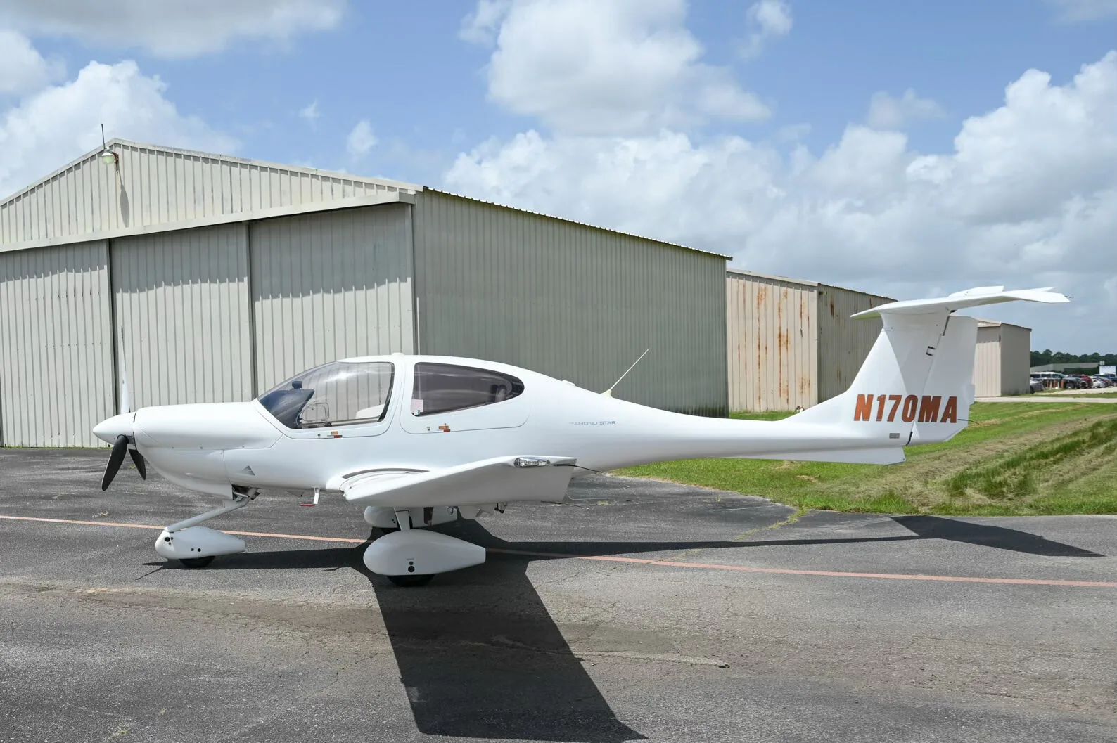 Exterior view of a 2003 Diamond DA40-180 Star, N170MA.