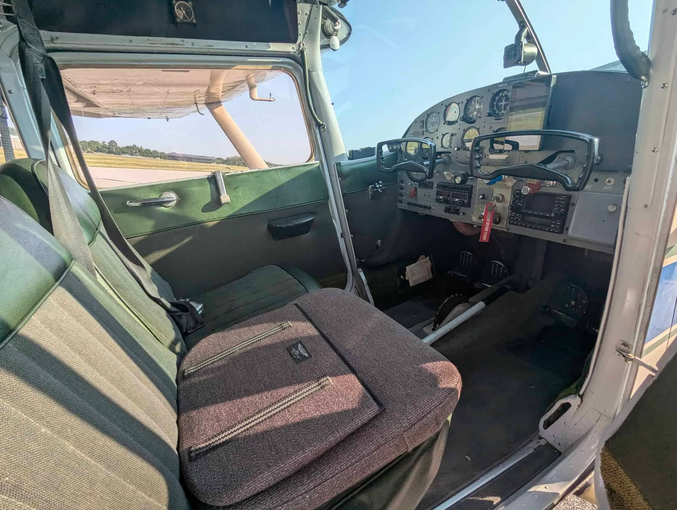 Cockpit and instrument panel of a 1955 Cessna 180.